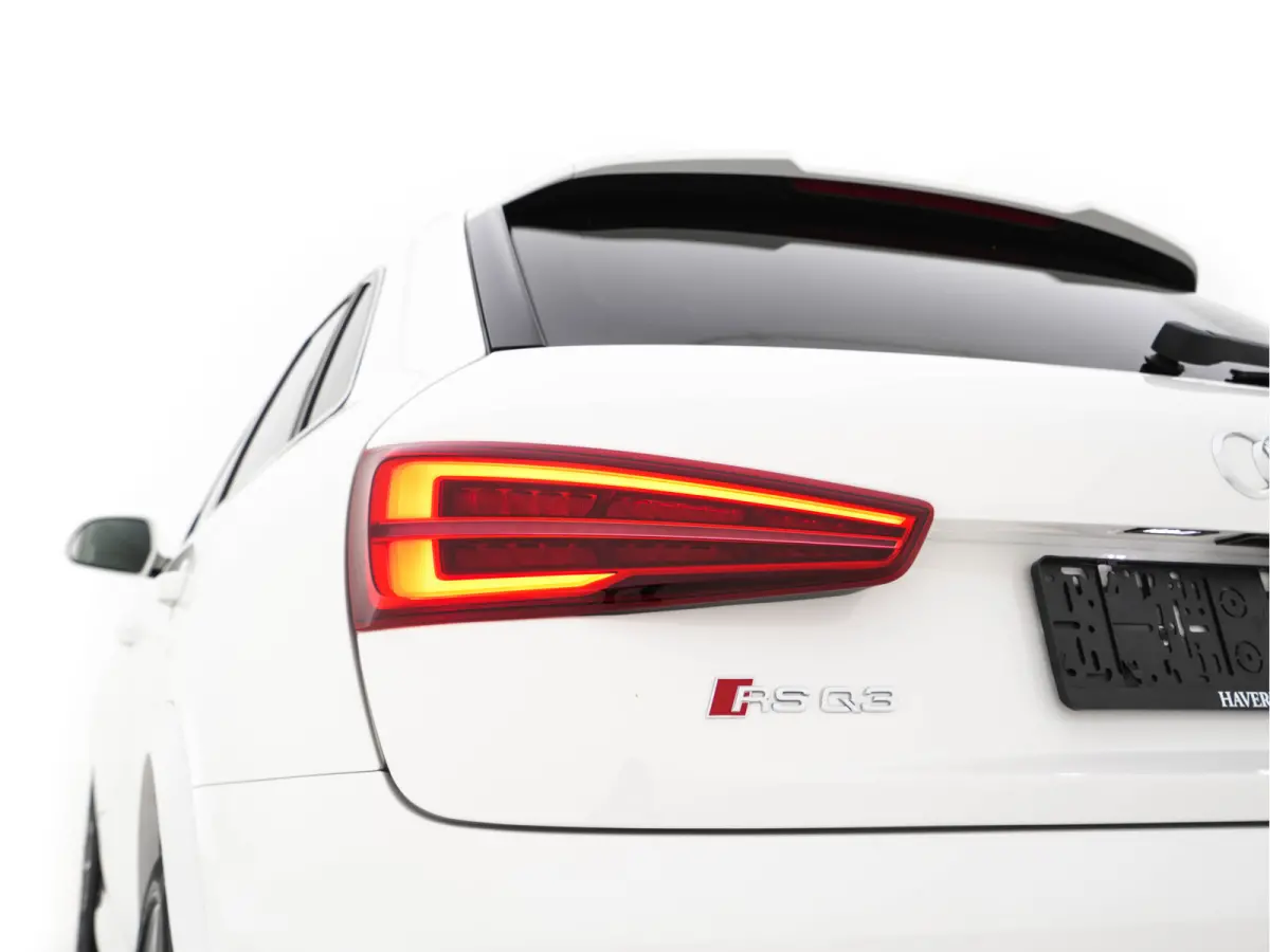 2.5 TFSI RS Q3 Quattro Aut. *PANO | LEDER-ALCANTARA | FULL-LED | BOSE-AUDIO | NAVI-FULLMAP | CAMERA | HEATED-SPORTSEATS | SHIFTPADDLES | CRUISE | PRIVACY-GLASS | ECC | PDC | 19"ALU*