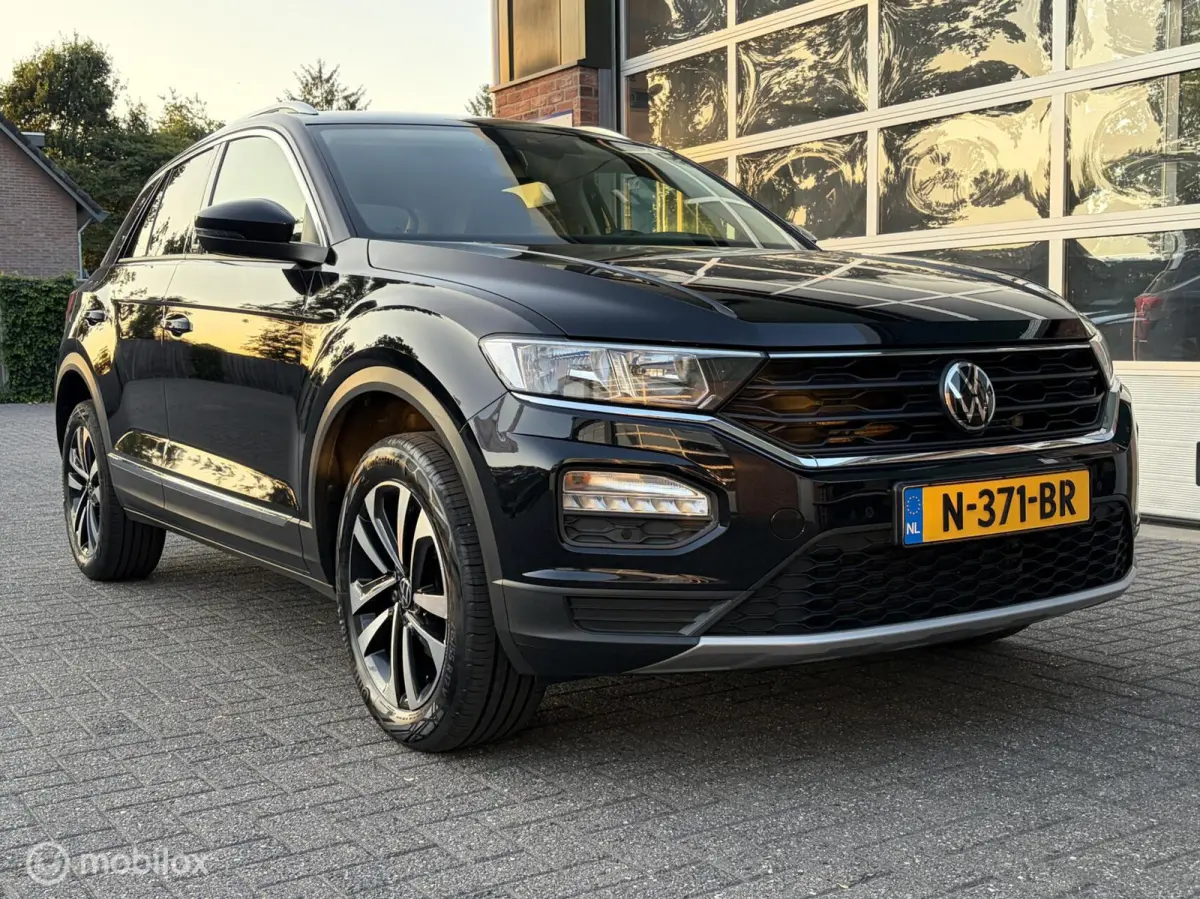 1.5 TSI Busines Edition|Afneembare Trekhaak|Camera|Carplay|Stoelverwarming|Parkeersensoren V/A.