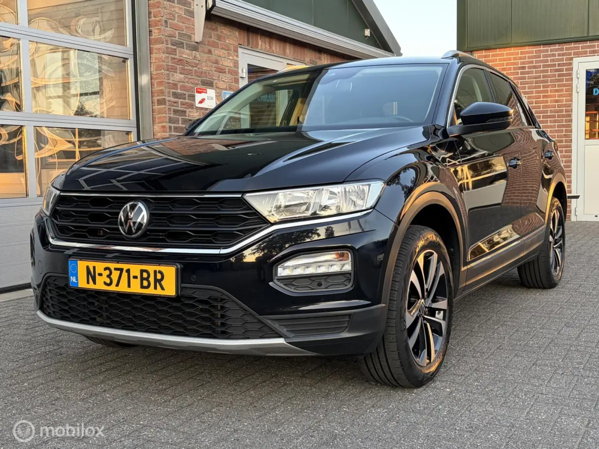 1.5 TSI Busines Edition|Afneembare Trekhaak|Camera|Carplay|Stoelverwarming|Parkeersensoren V/A.