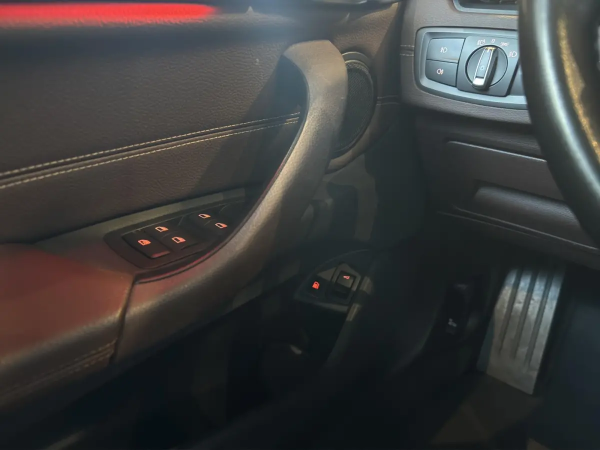 xDrive25e High Executive X-Line Panorama | Leder | Sportstoelen | Led | Park sensors V+A |