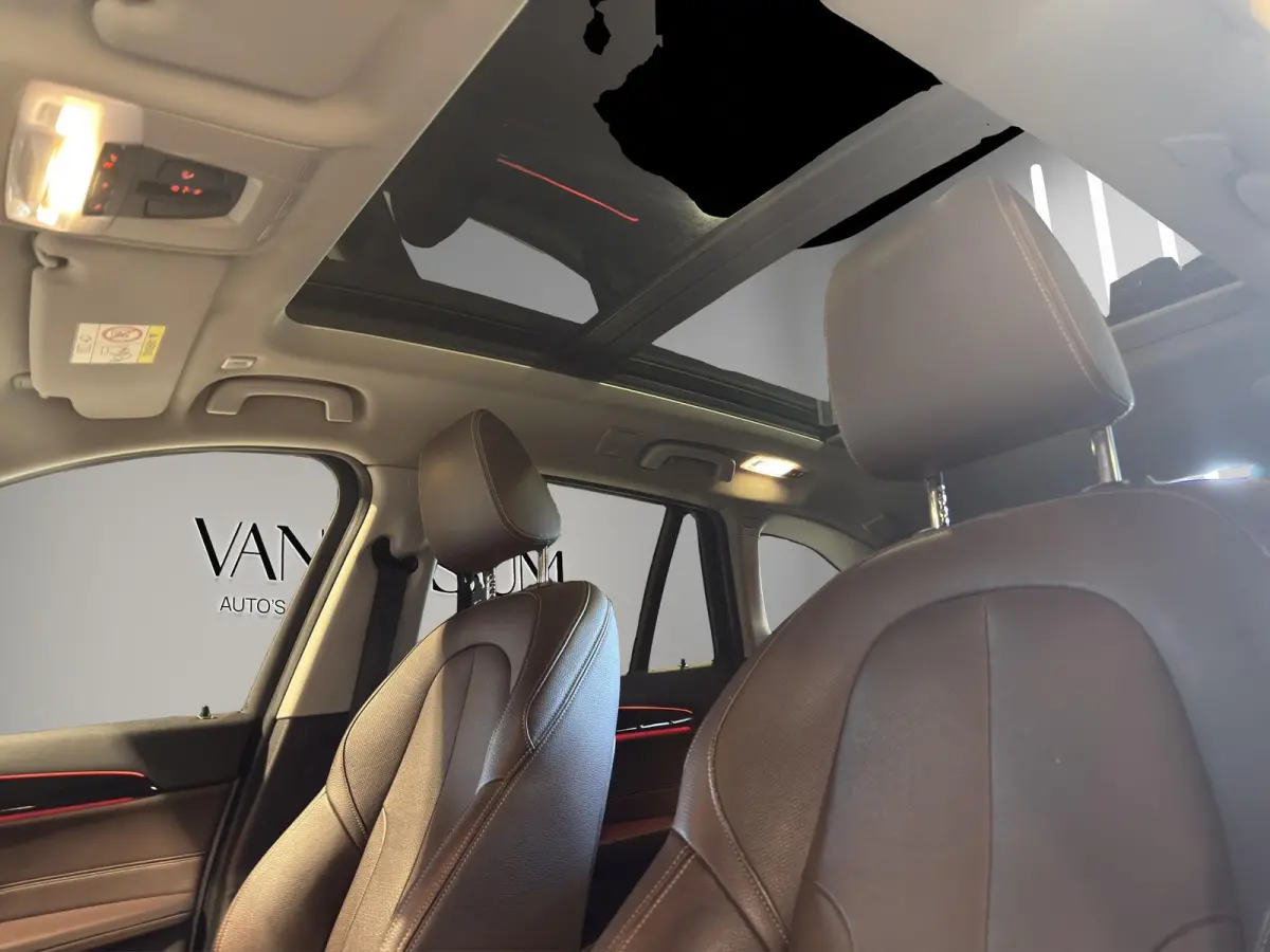 xDrive25e High Executive X-Line Panorama | Leder | Sportstoelen | Led | Park sensors V+A |