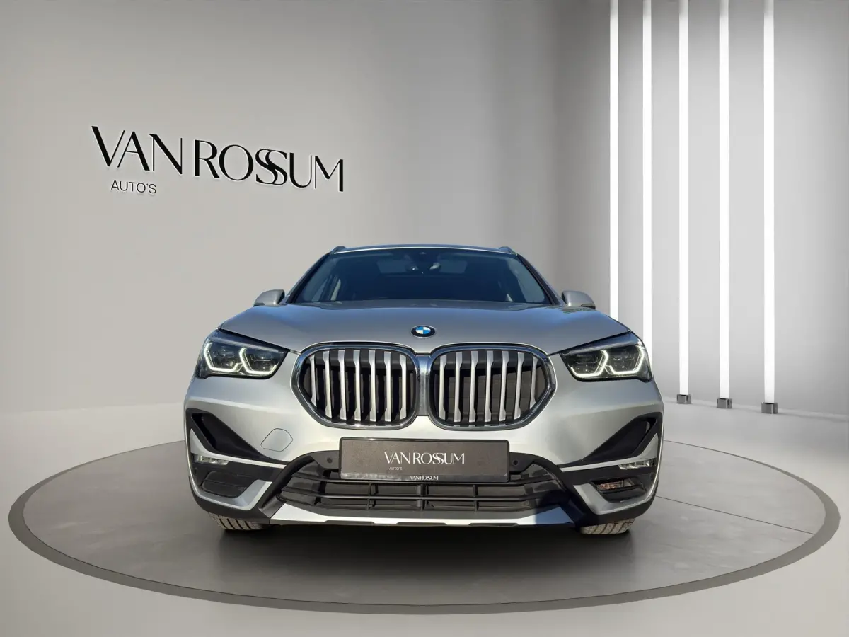 xDrive25e High Executive X-Line Panorama | Leder | Sportstoelen | Led | Park sensors V+A |