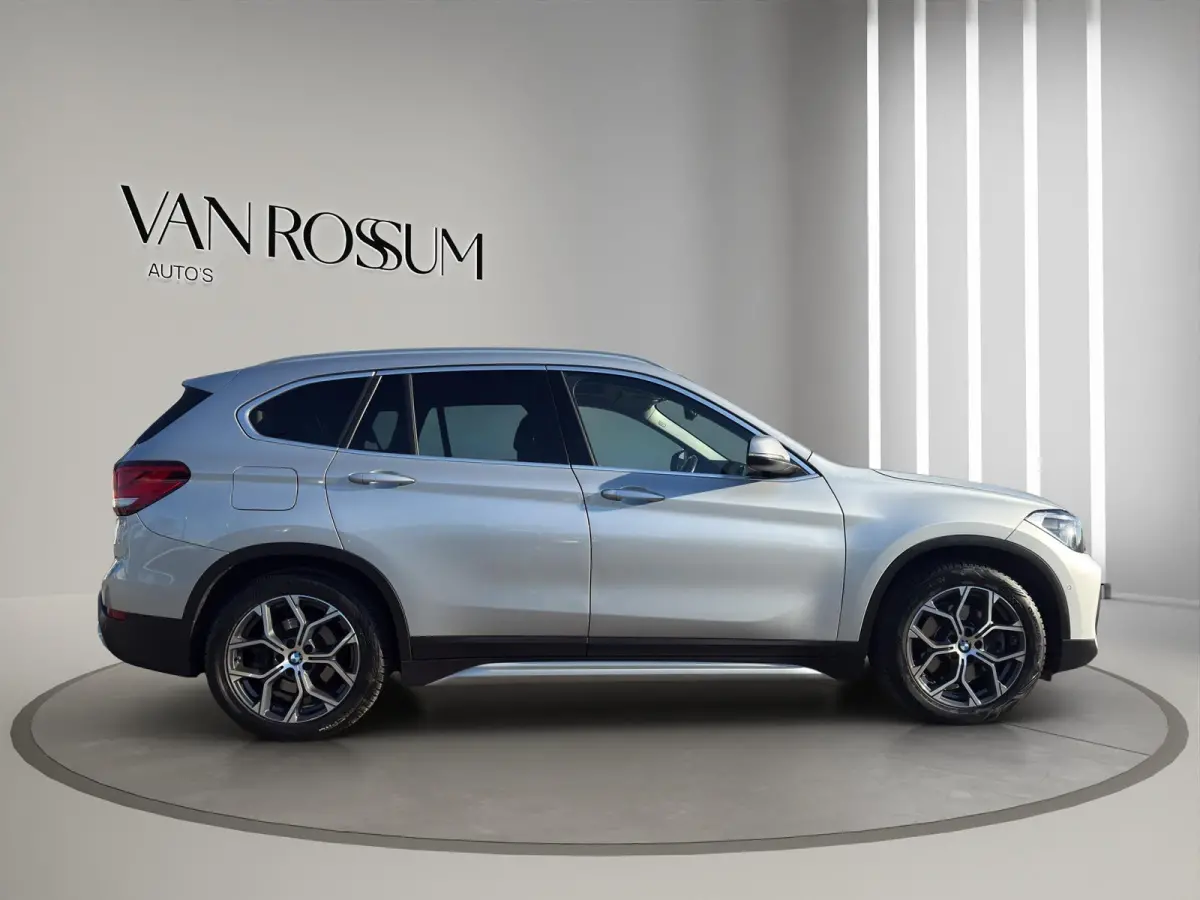 xDrive25e High Executive X-Line Panorama | Leder | Sportstoelen | Led | Park sensors V+A |