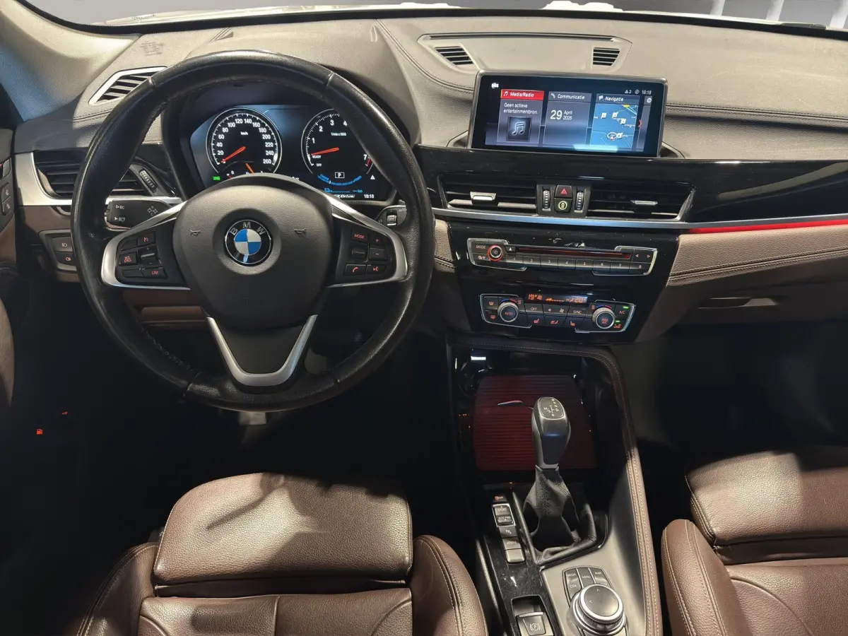 xDrive25e High Executive X-Line Panorama | Leder | Sportstoelen | Led | Park sensors V+A |