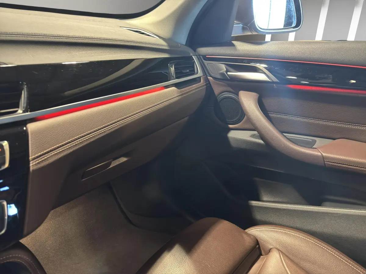 xDrive25e High Executive X-Line Panorama | Leder | Sportstoelen | Led | Park sensors V+A |