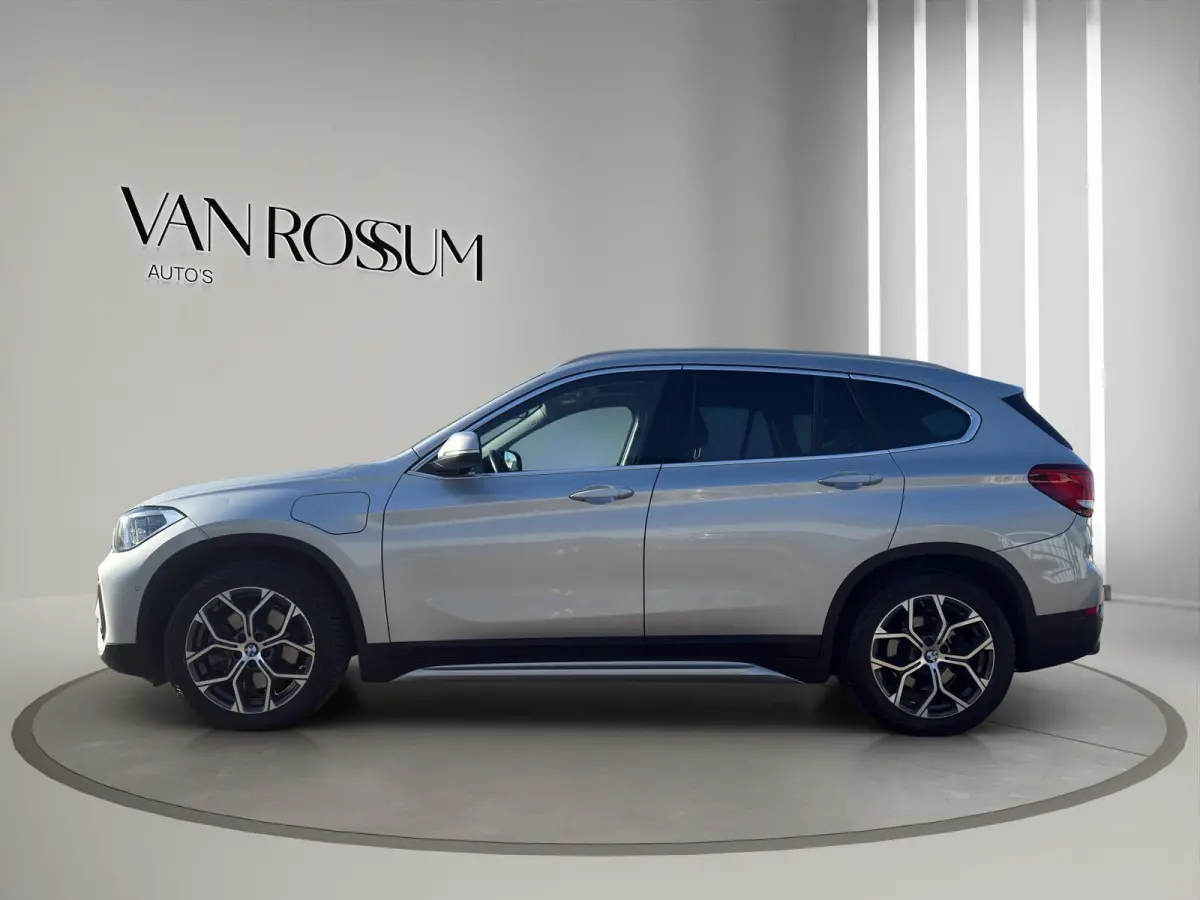 xDrive25e High Executive X-Line Panorama | Leder | Sportstoelen | Led | Park sensors V+A |