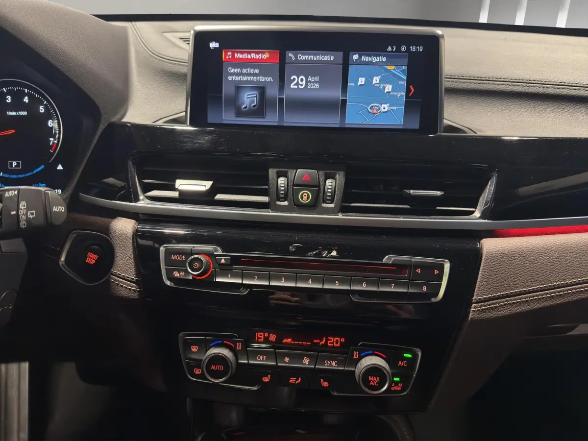 xDrive25e High Executive X-Line Panorama | Leder | Sportstoelen | Led | Park sensors V+A |