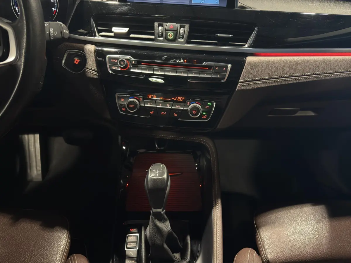 xDrive25e High Executive X-Line Panorama | Leder | Sportstoelen | Led | Park sensors V+A |