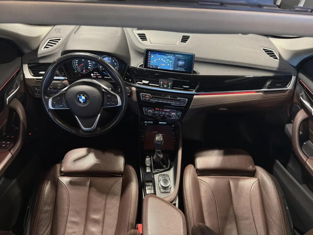 xDrive25e High Executive X-Line Panorama | Leder | Sportstoelen | Led | Park sensors V+A |