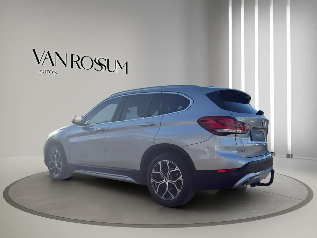 xDrive25e High Executive X-Line Panorama | Leder | Sportstoelen | Led | Park sensors V+A |