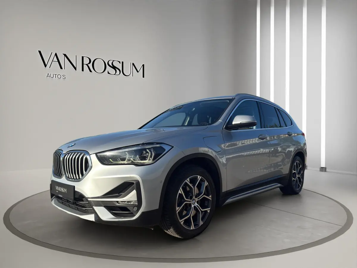 xDrive25e High Executive X-Line Panorama | Leder | Sportstoelen | Led | Park sensors V+A |