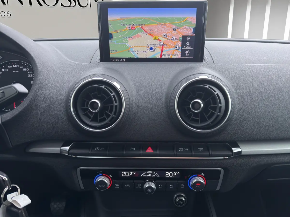 30 TFSI | Navi | Parkeersensors V+A | Airco (automatisch) | 16"| Bluetooth |