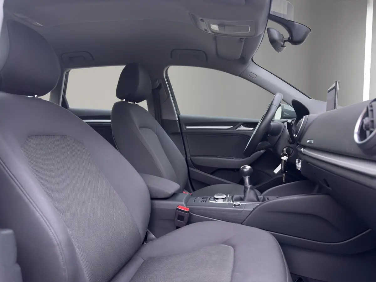 30 TFSI | Navi | Parkeersensors V+A | Airco (automatisch) | 16"| Bluetooth |