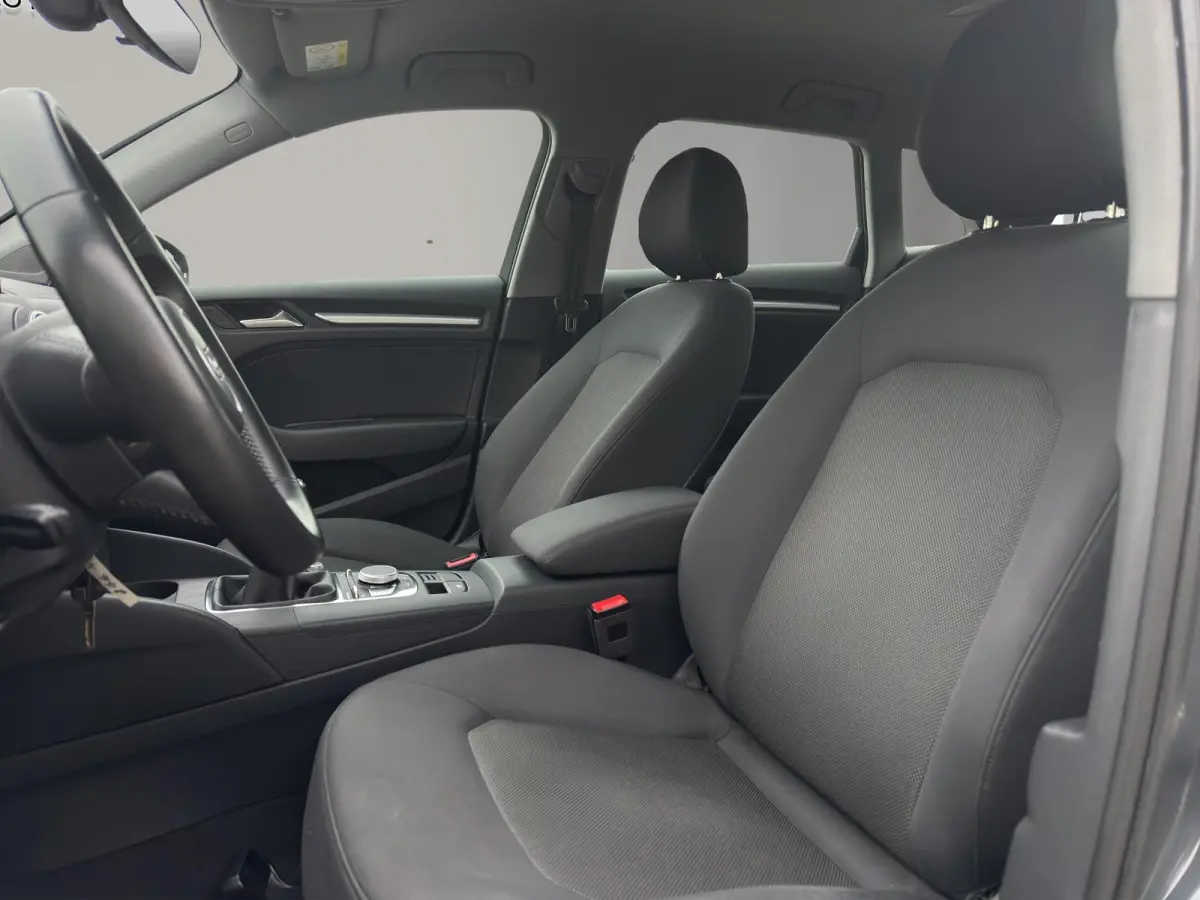 30 TFSI | Navi | Parkeersensors V+A | Airco (automatisch) | 16"| Bluetooth |
