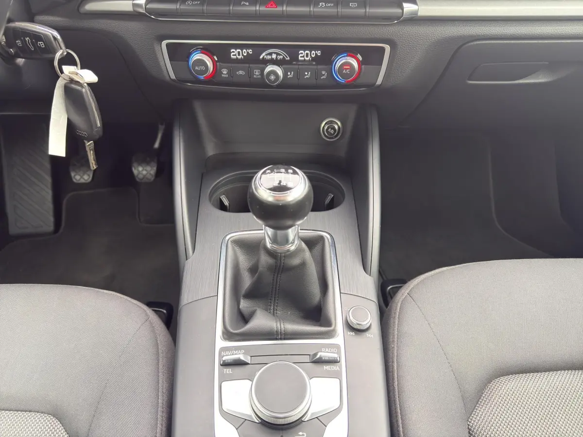 30 TFSI | Navi | Parkeersensors V+A | Airco (automatisch) | 16"| Bluetooth |