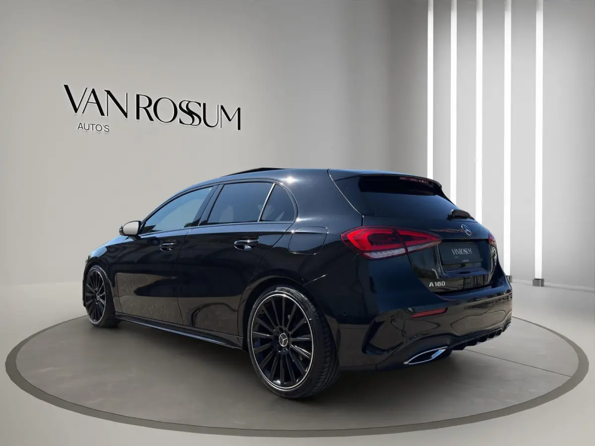 180 Business Solution AMG Pano | Stoelverwarming | 19 "| Parksensors V+A | Widescreen | Led | Camera |