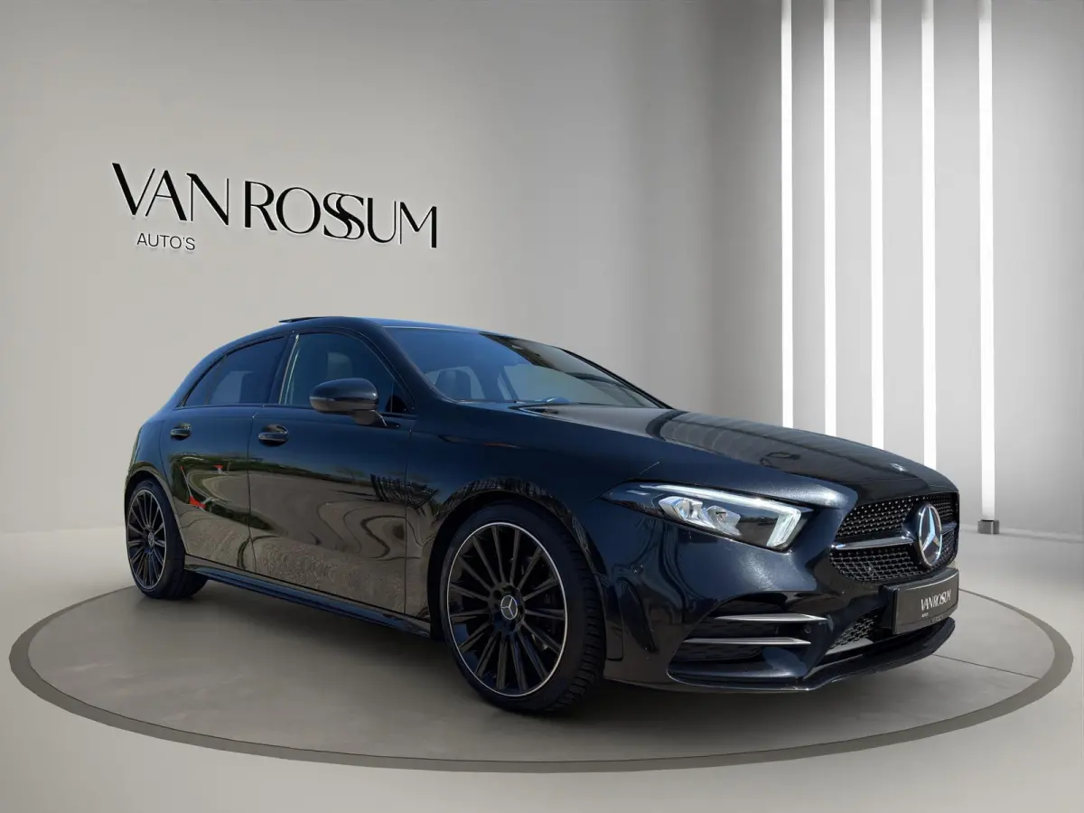 180 Business Solution AMG Pano | Stoelverwarming | 19 "| Parksensors V+A | Widescreen | Led | Camera |