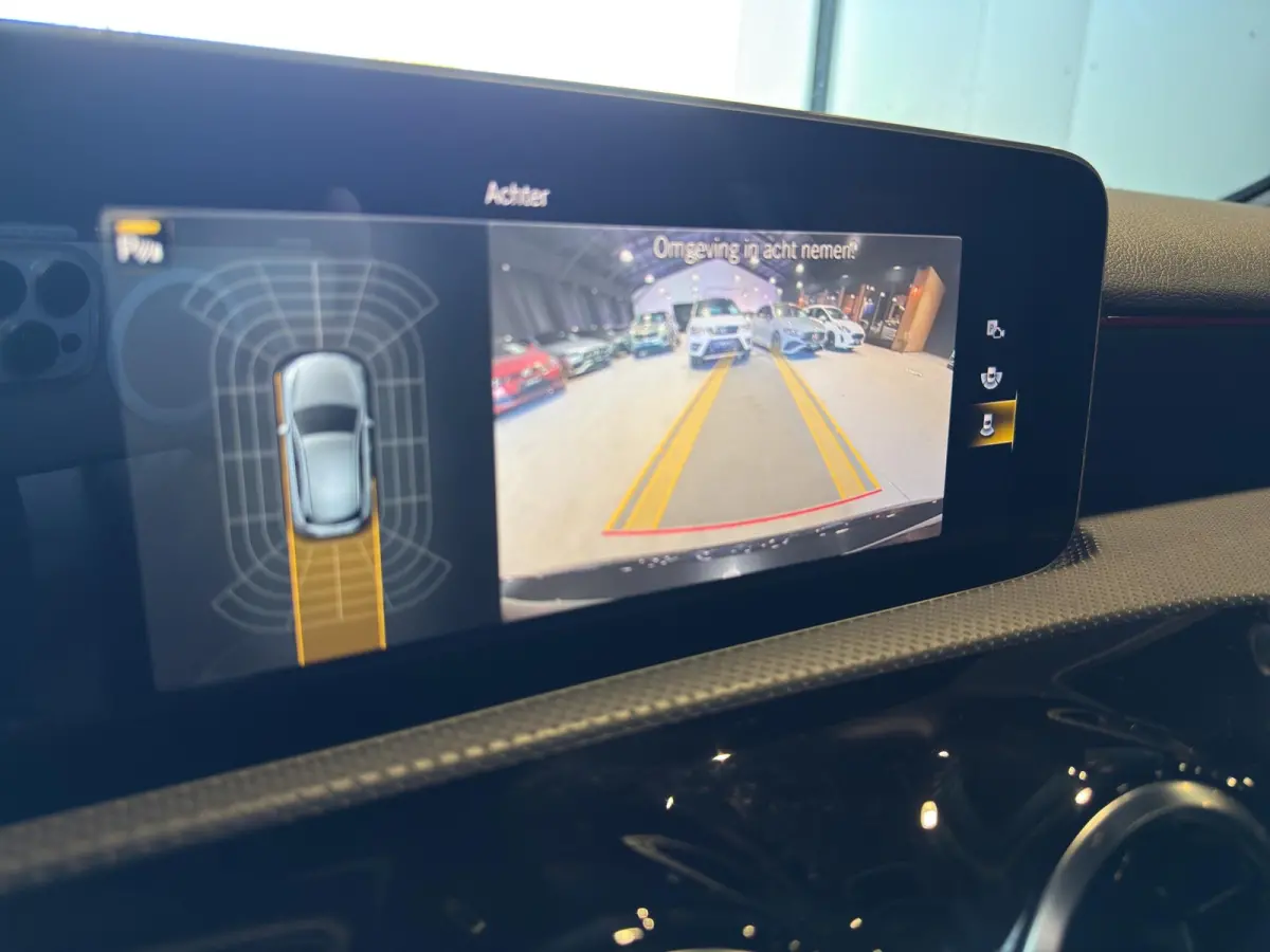 180 Business Solution AMG Pano | Stoelverwarming | 19 "| Parksensors V+A | Widescreen | Led | Camera |