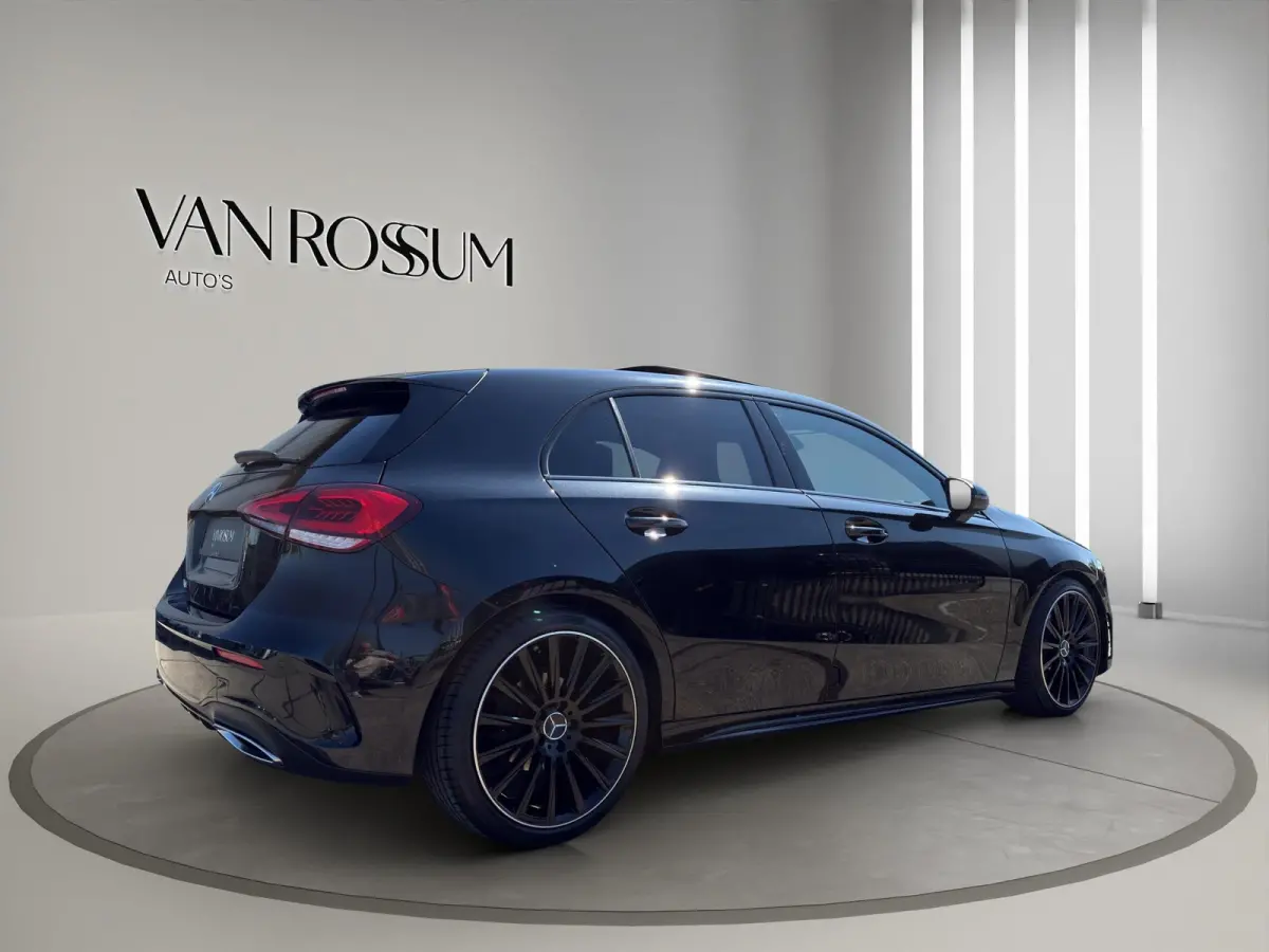 180 Business Solution AMG Pano | Stoelverwarming | 19 "| Parksensors V+A | Widescreen | Led | Camera |