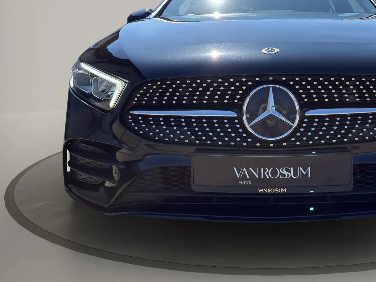 180 Business Solution AMG Pano | Stoelverwarming | 19 "| Parksensors V+A | Widescreen | Led | Camera |