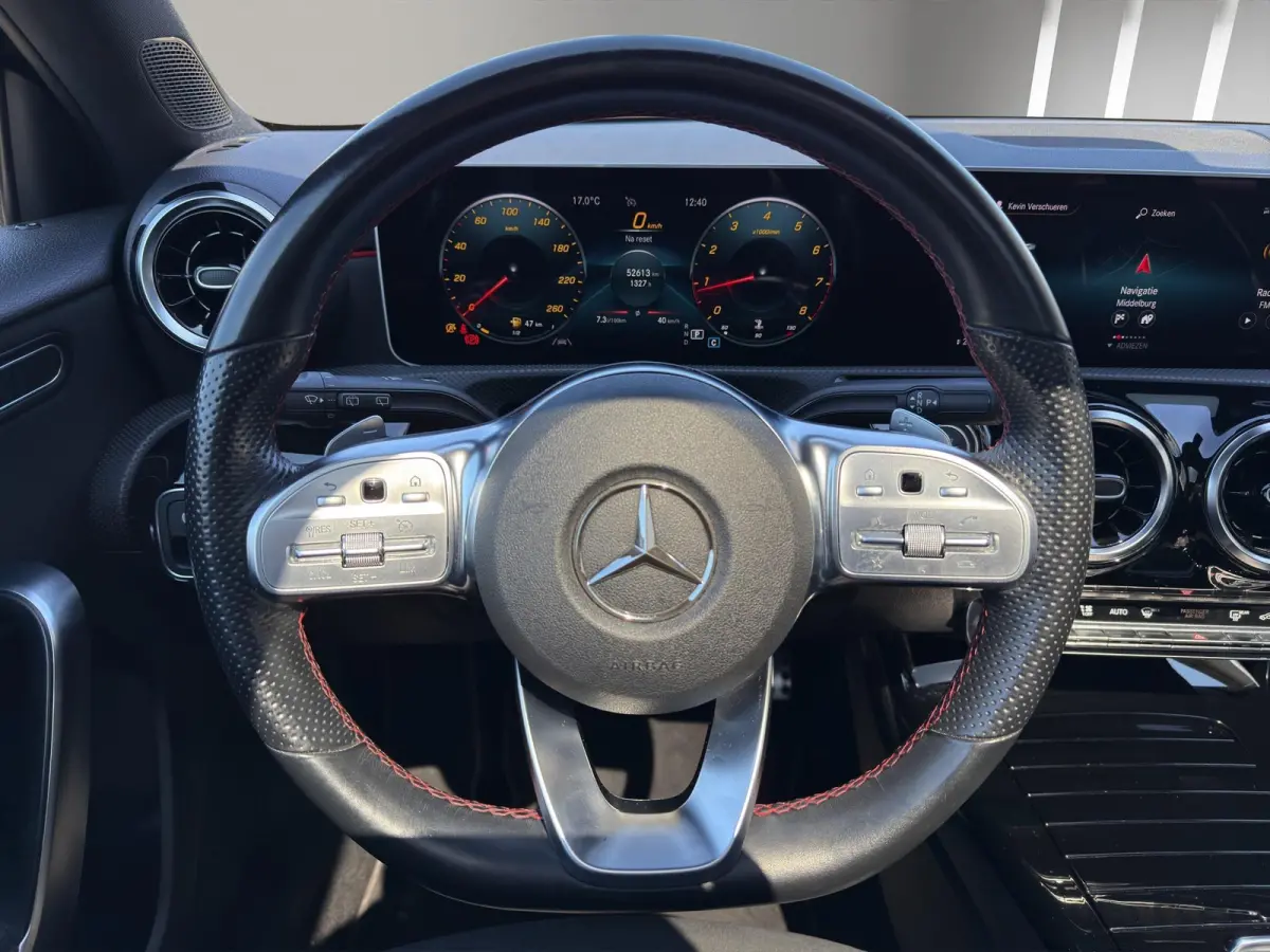 180 Business Solution AMG Pano | Stoelverwarming | 19 "| Parksensors V+A | Widescreen | Led | Camera |