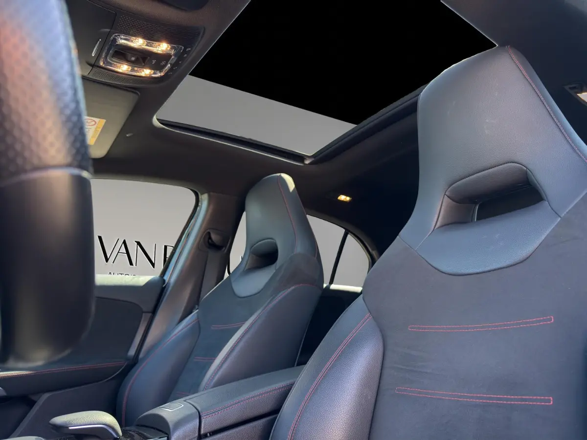 180 Business Solution AMG Pano | Stoelverwarming | 19 "| Parksensors V+A | Widescreen | Led | Camera |