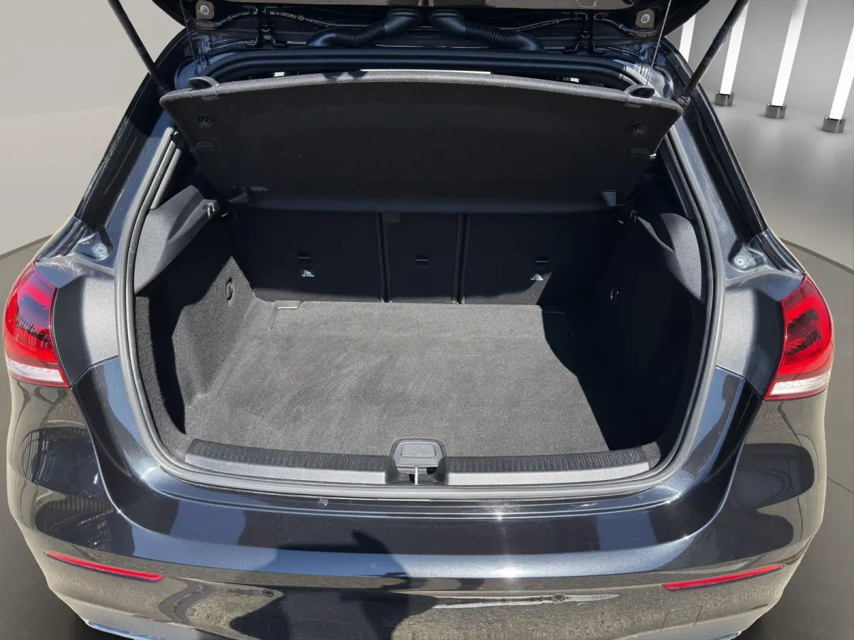 180 Business Solution AMG Pano | Stoelverwarming | 19 "| Parksensors V+A | Widescreen | Led | Camera |