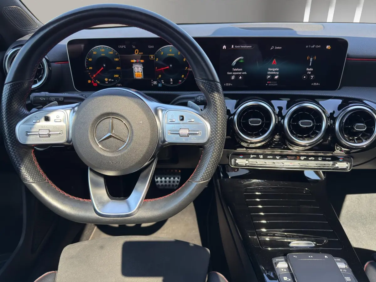 180 Business Solution AMG Pano | Stoelverwarming | 19 "| Parksensors V+A | Widescreen | Led | Camera |