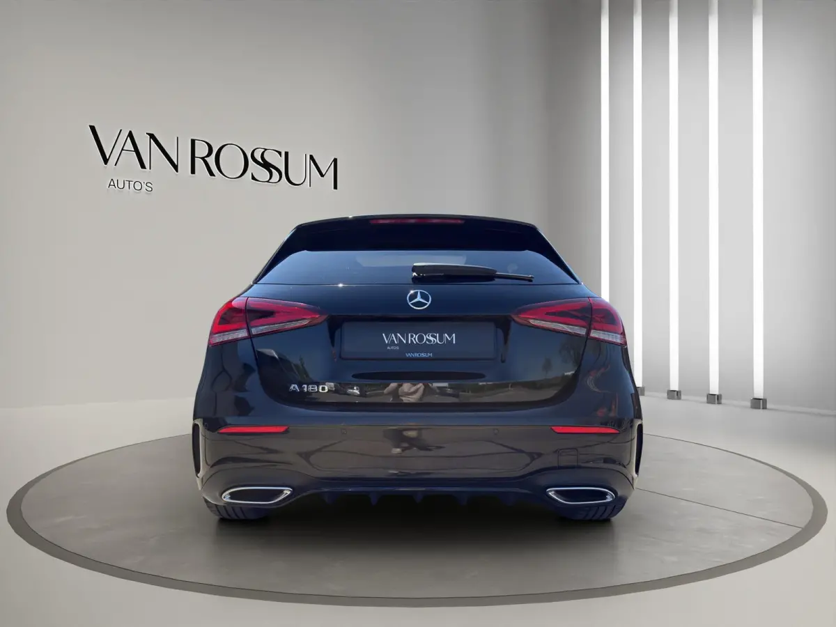 180 Business Solution AMG Pano | Stoelverwarming | 19 "| Parksensors V+A | Widescreen | Led | Camera |