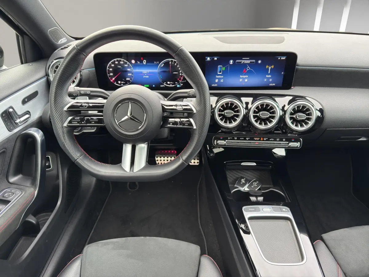 250 e AMG Line Panoramadak | 19"Velg | Sfeer | Elektrisch Stoel(en) met geheugen | Camera |