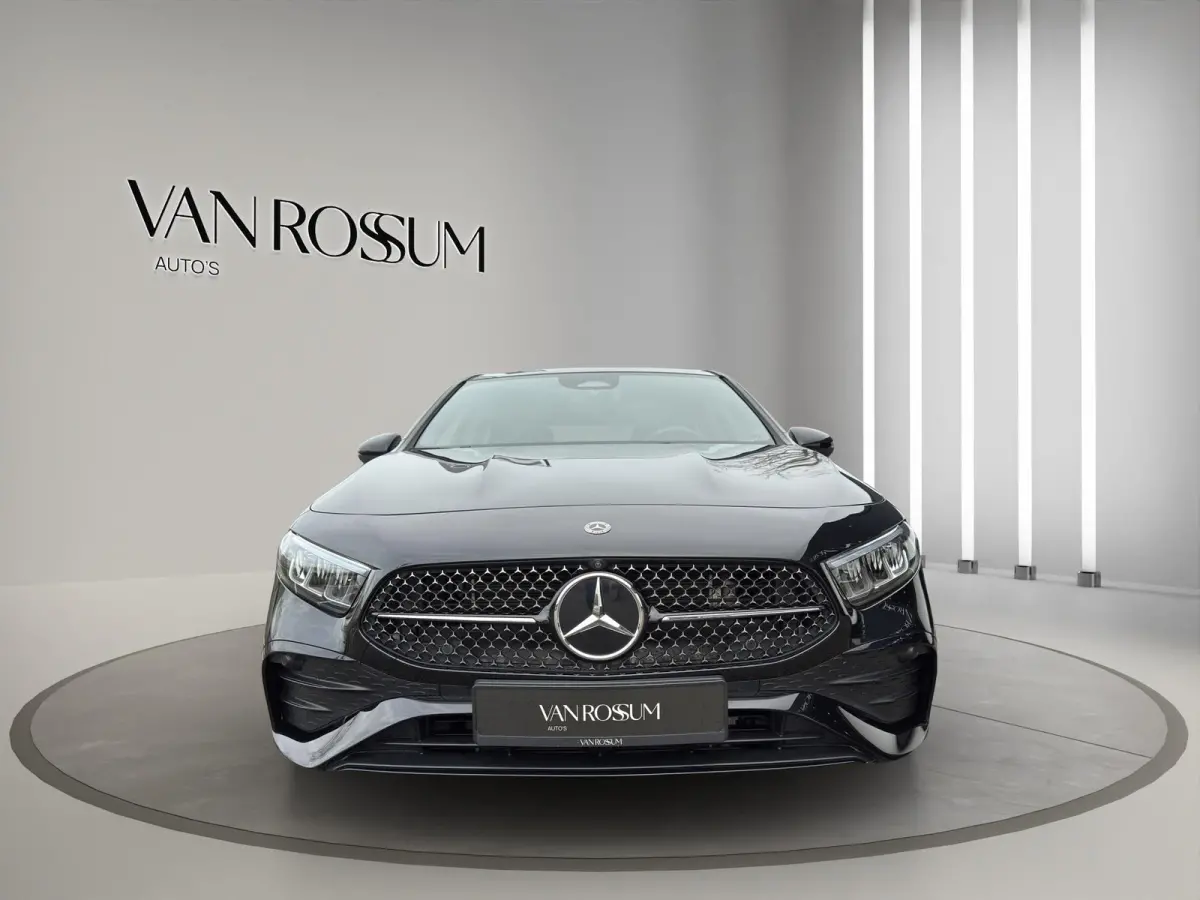 250 e AMG Line Panoramadak | 19"Velg | Sfeer | Elektrisch Stoel(en) met geheugen | Camera |
