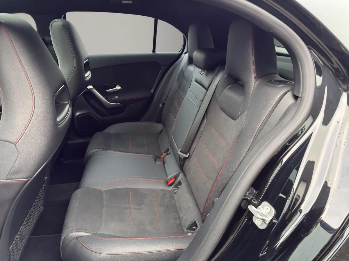 250 e AMG Line Panoramadak | 19"Velg | Sfeer | Elektrisch Stoel(en) met geheugen | Camera |