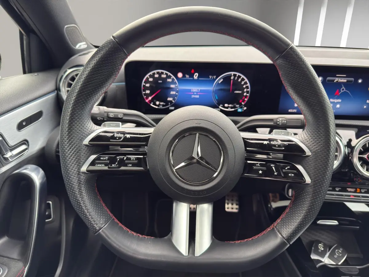 250 e AMG Line Panoramadak | 19"Velg | Sfeer | Elektrisch Stoel(en) met geheugen | Camera |