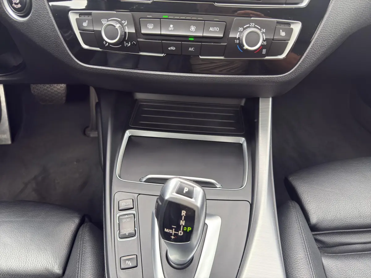 118i Edition M Sport Shadow High Executive | Leder | Schuif/kanteldak | Led | Parksenors V+A | Stoelverw |