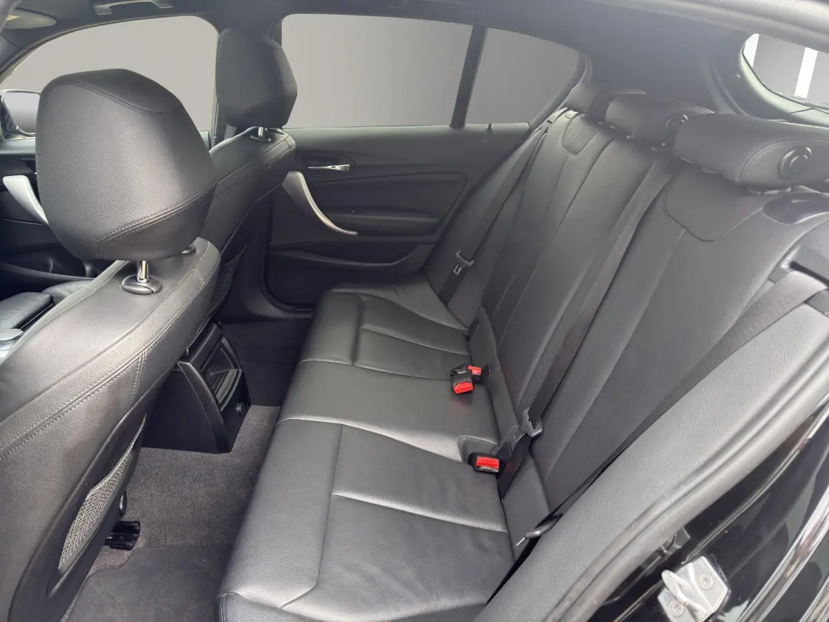 118i Edition M Sport Shadow High Executive | Leder | Schuif/kanteldak | Led | Parksenors V+A | Stoelverw |