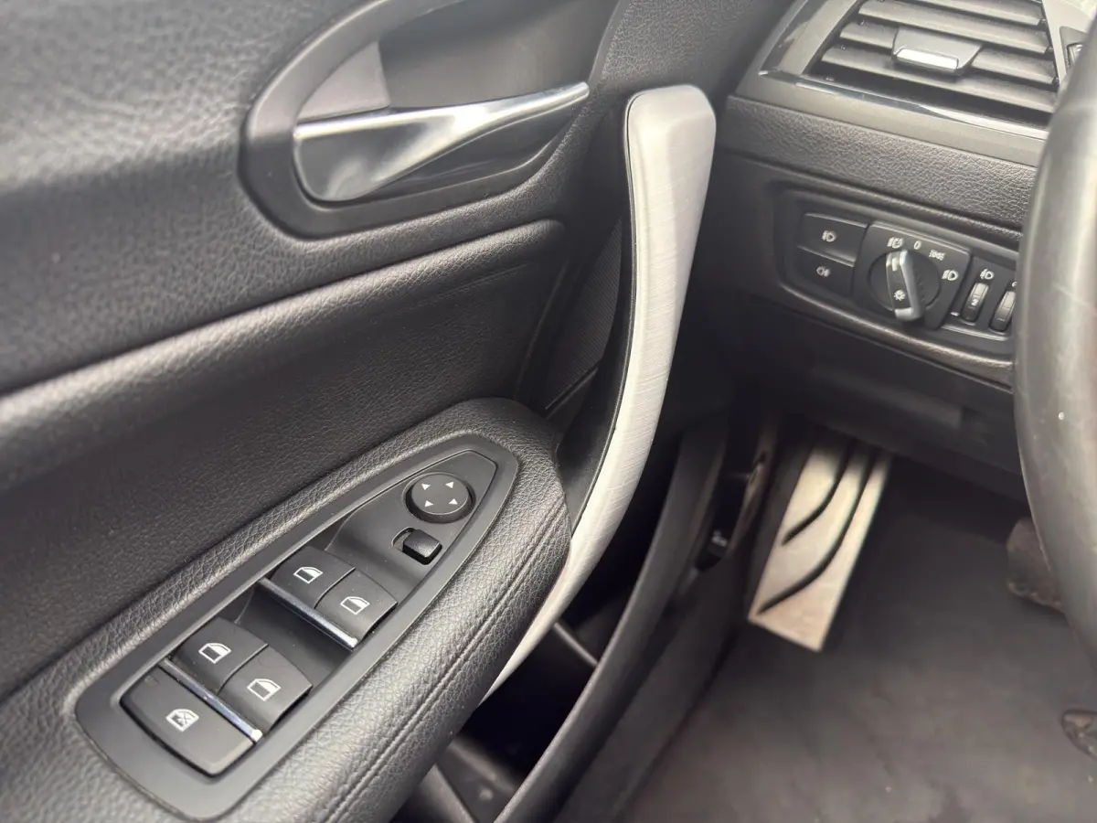118i Edition M Sport Shadow High Executive | Leder | Schuif/kanteldak | Led | Parksenors V+A | Stoelverw |