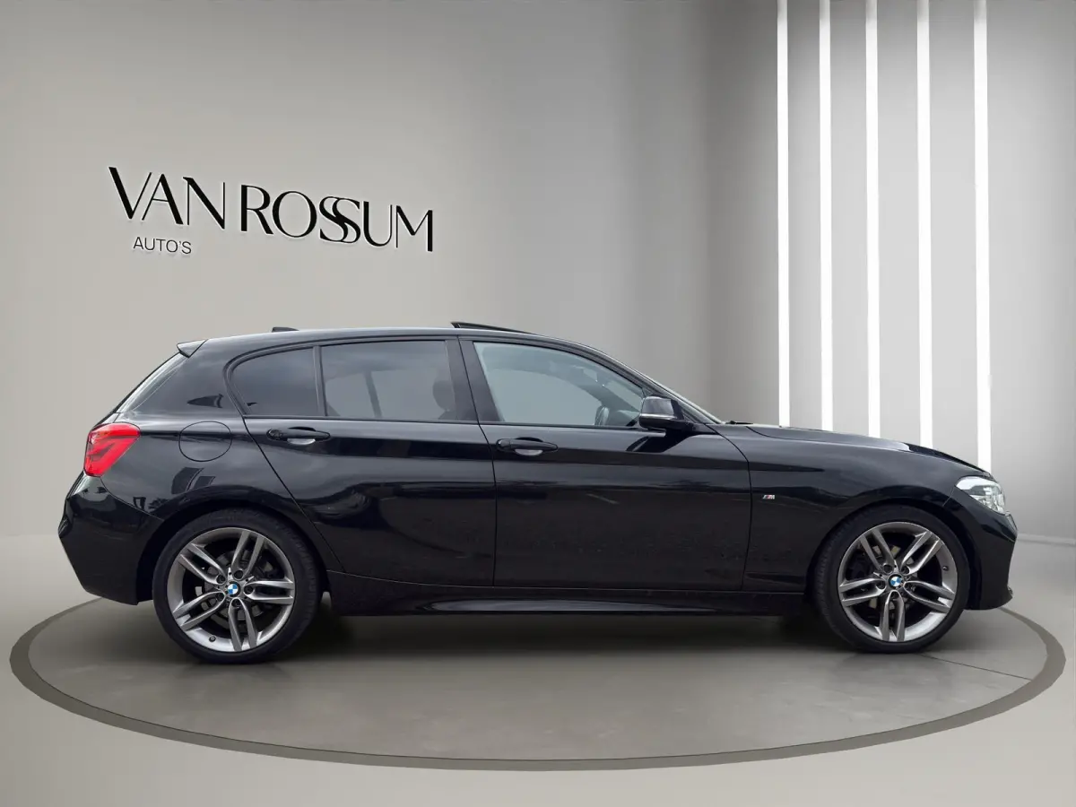 118i Edition M Sport Shadow High Executive | Leder | Schuif/kanteldak | Led | Parksenors V+A | Stoelverw |