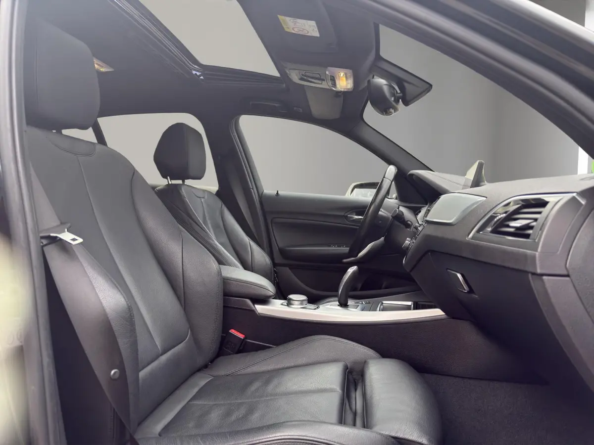 118i Edition M Sport Shadow High Executive | Leder | Schuif/kanteldak | Led | Parksenors V+A | Stoelverw |