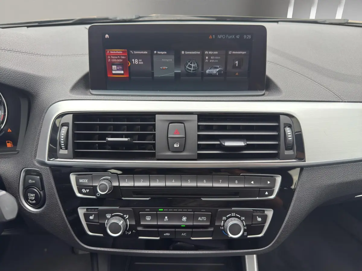 118i Edition M Sport Shadow High Executive | Leder | Schuif/kanteldak | Led | Parksenors V+A | Stoelverw |