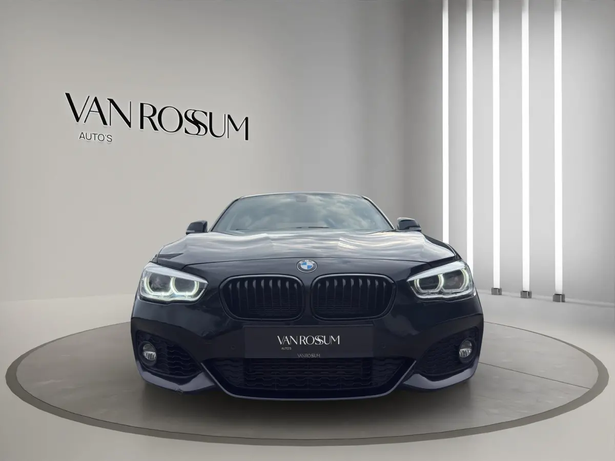 118i Edition M Sport Shadow High Executive | Leder | Schuif/kanteldak | Led | Parksenors V+A | Stoelverw |
