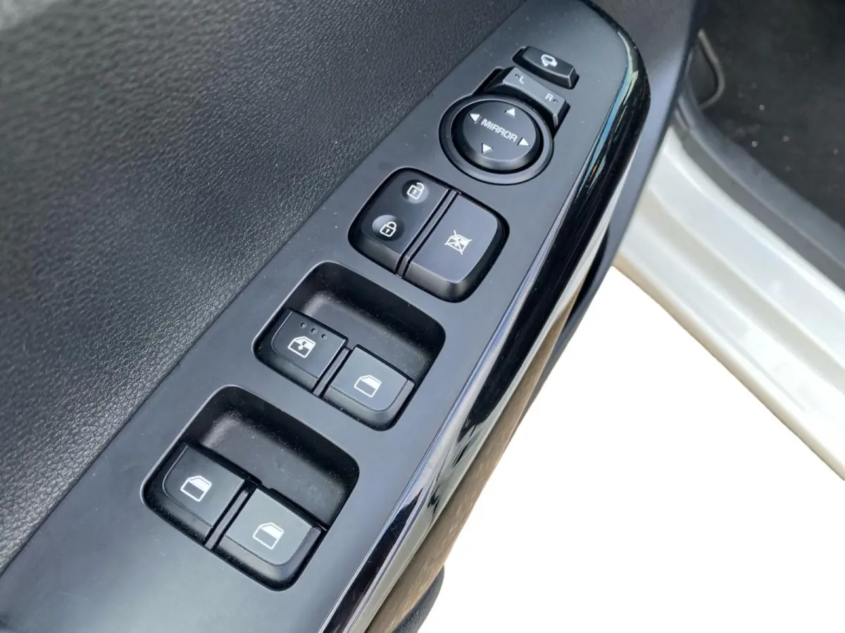 1.0 DPI DynamicPlusLine Airco | LM-velgen | Camera | Cruise control | Bluetooth | Navigatie | AppleCarPlay / Android auto |