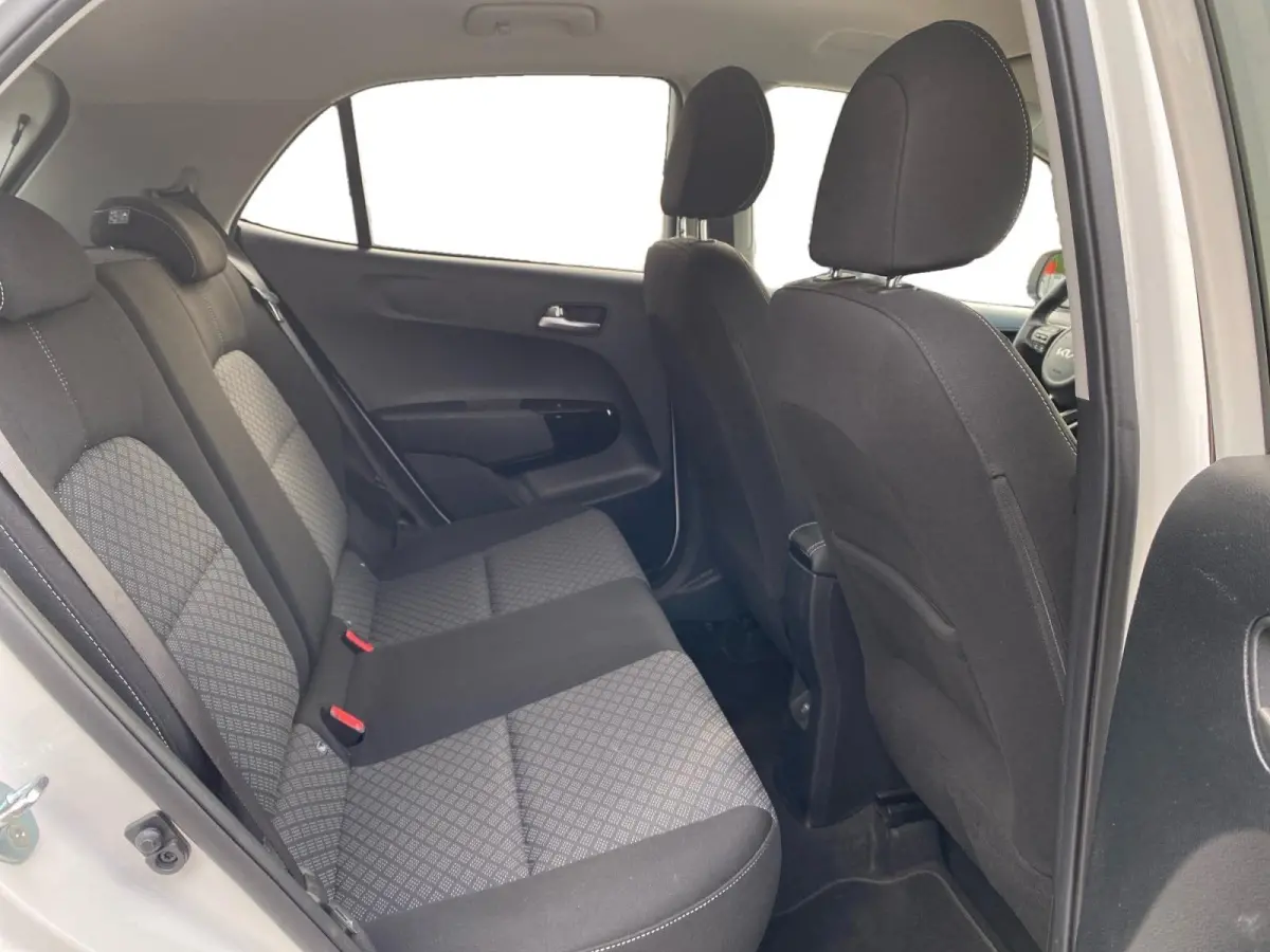 1.0 DPI DynamicPlusLine Airco | LM-velgen | Camera | Cruise control | Bluetooth | Navigatie | AppleCarPlay / Android auto |