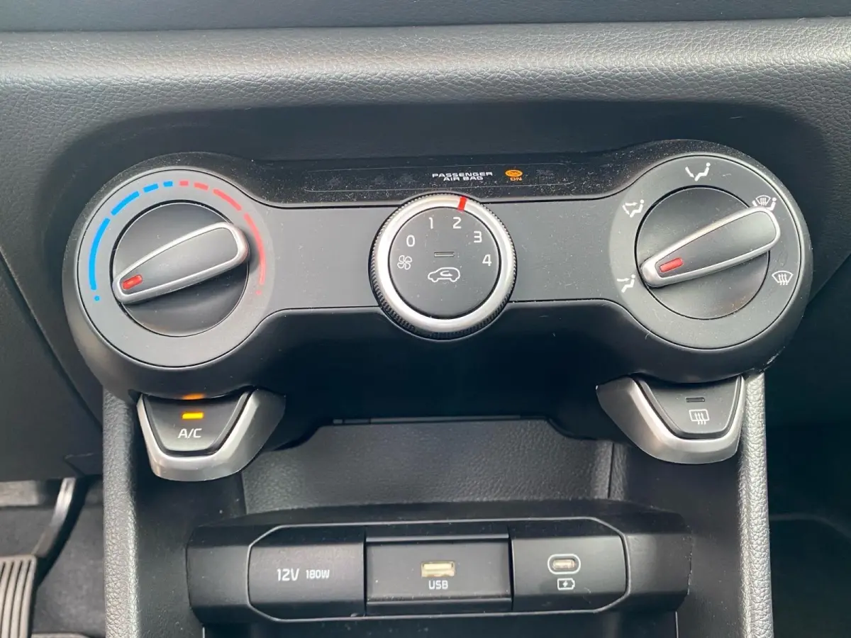 1.0 DPI DynamicPlusLine Airco | LM-velgen | Camera | Cruise control | Bluetooth | Navigatie | AppleCarPlay / Android auto |