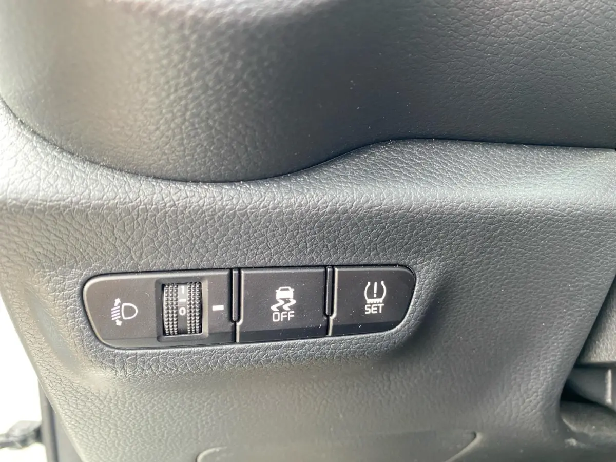 1.0 DPI DynamicPlusLine Airco | LM-velgen | Camera | Cruise control | Bluetooth | Navigatie | AppleCarPlay / Android auto |