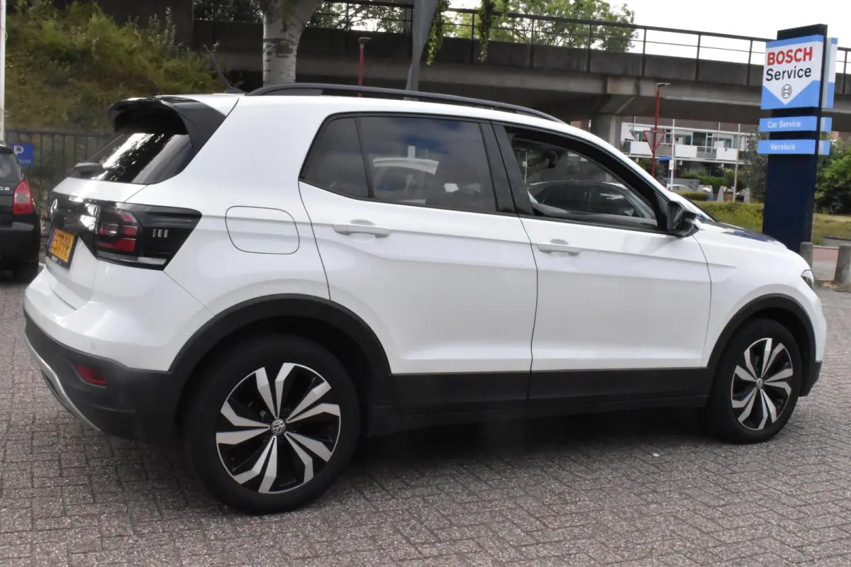 1.0 TSI Style Blind Spot | Half-Leder | Carplay Navi | Camera | Sensoren voor en achter | 12 mnd BOVAG garantie | Whatsapp 06-53188999