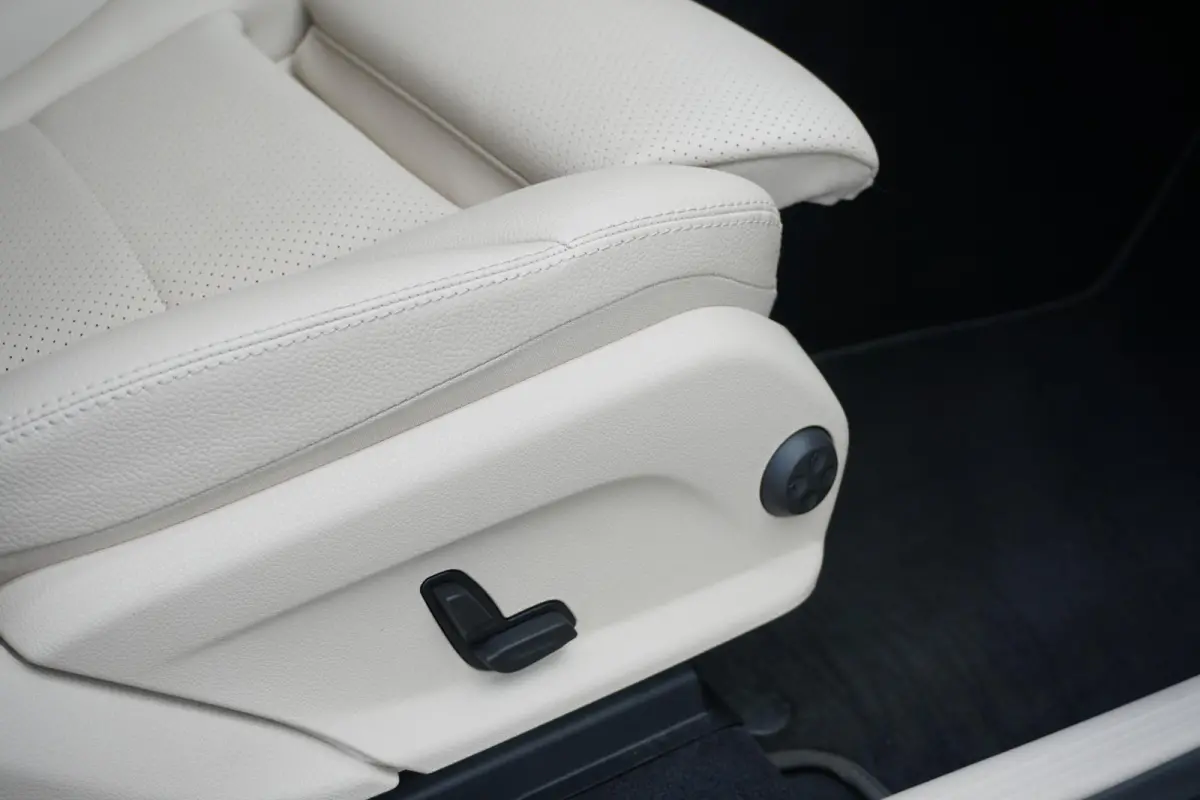 4MATIC Business Solution Luxury + 360 CAMERA / LEDER