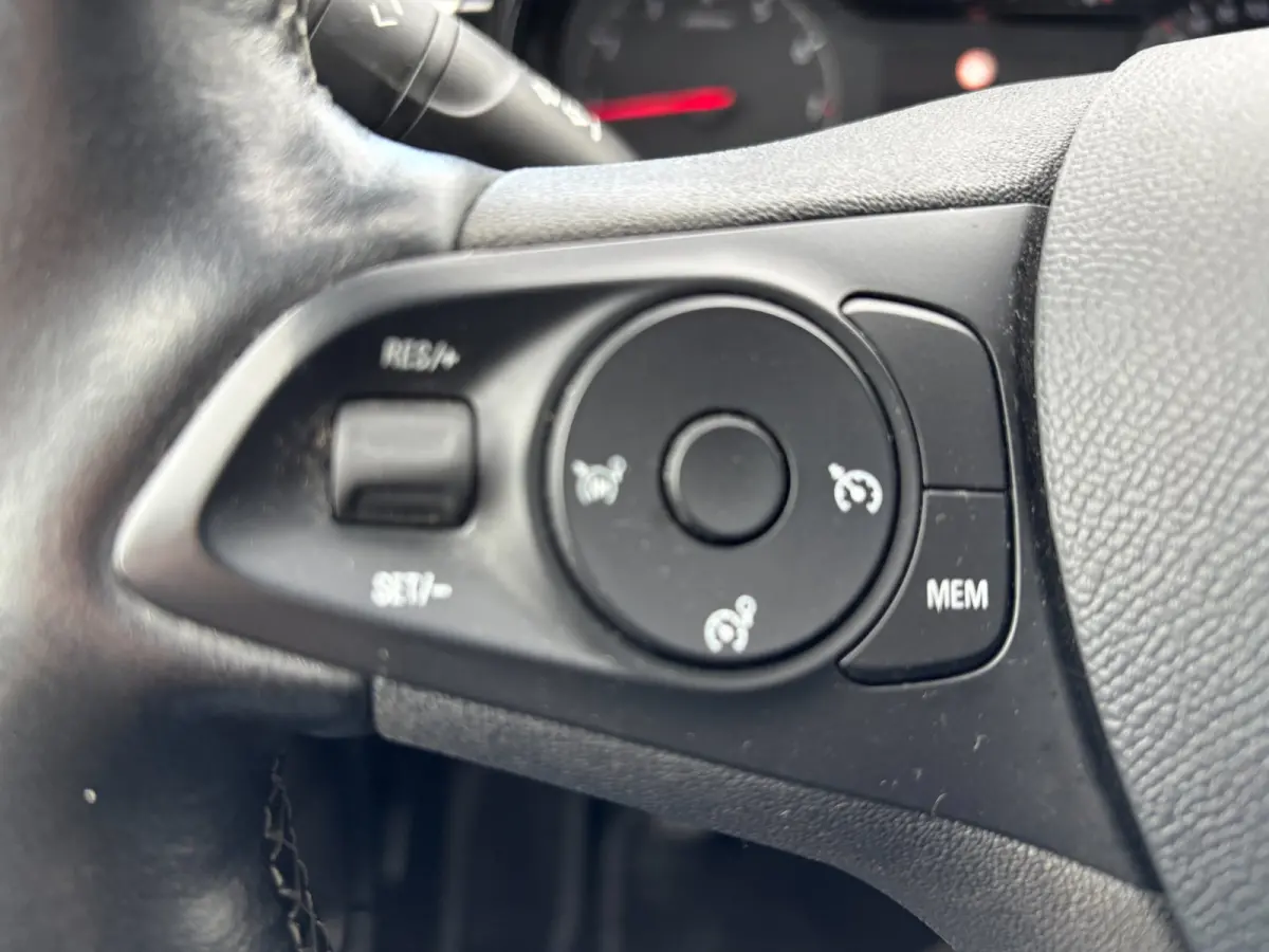 1.2 Edition LMV / CARPLAY / AIRCO / DISTR RIEM RECENT VERV / 4-SEIZOENENBANDEN / PDC