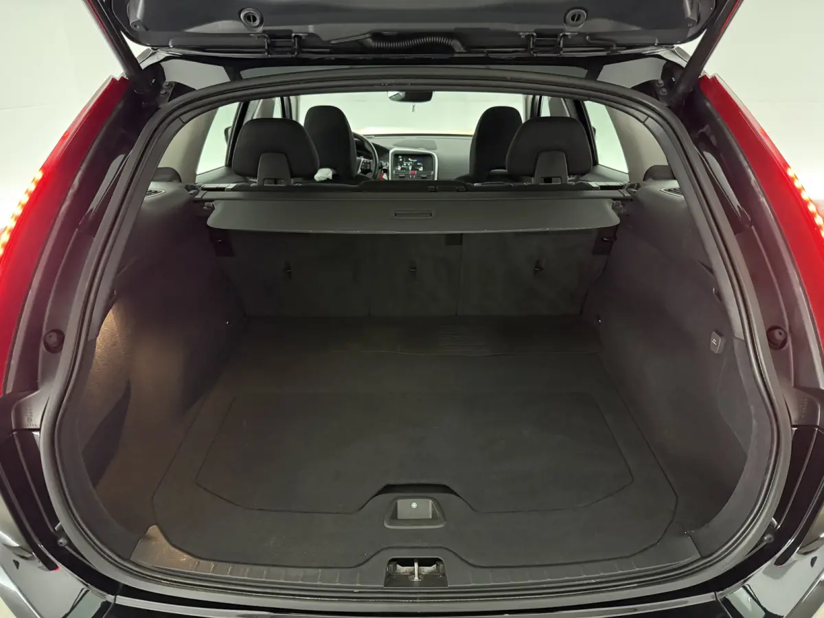 2.0 T5 FWD Ocean Race 245PK | Camera | H/K | Clima | Cruise | Trekhaak | Navi | Parkeersens.