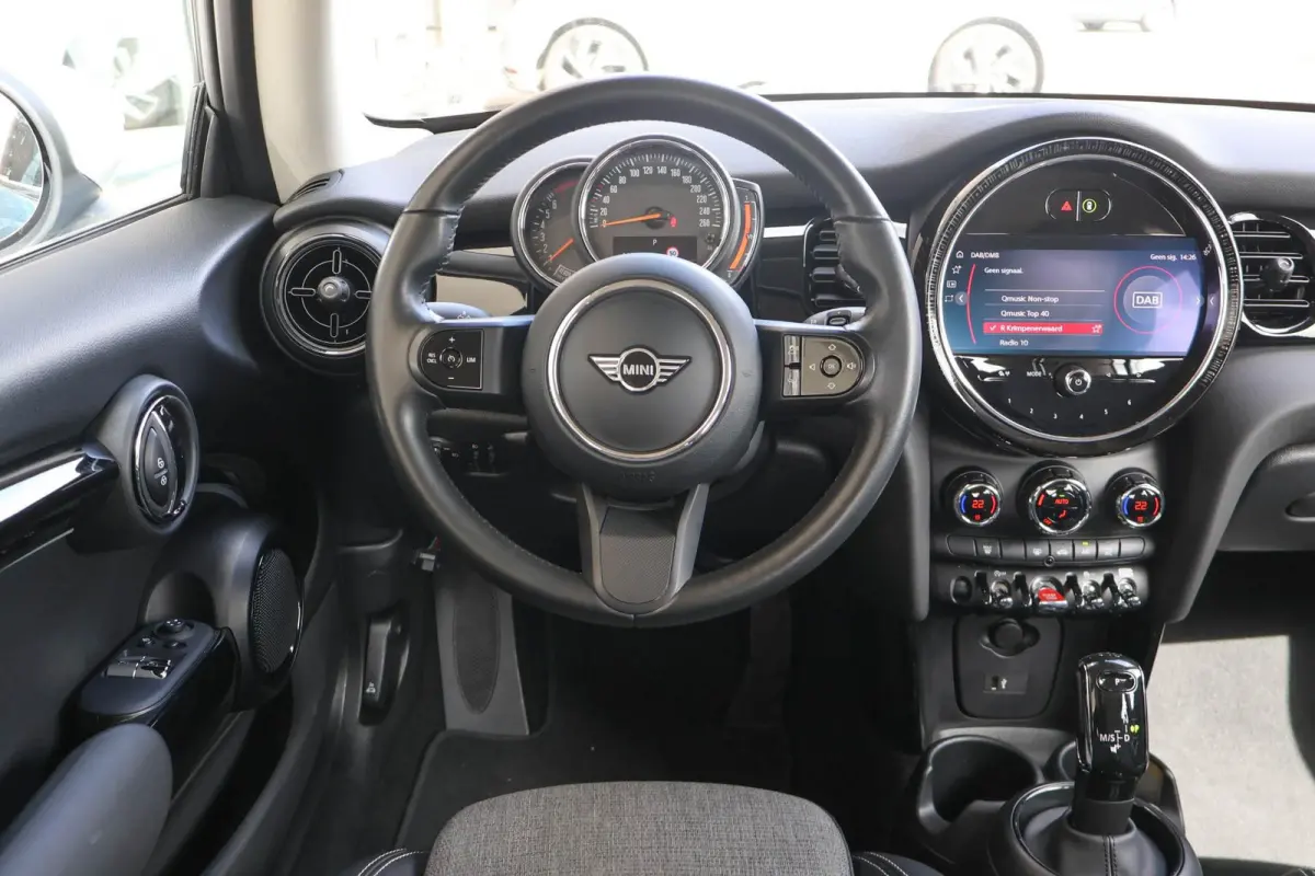 1.5 136pk AUT Cooper Camden Edition | Navigatie | PDC | Apple Carplay | Climate Control