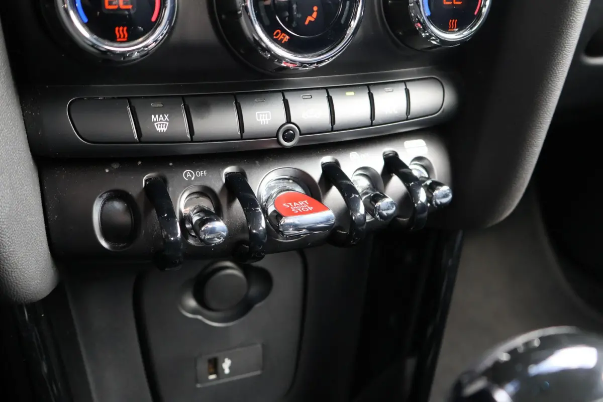 1.5 136pk AUT Cooper Camden Edition | Navigatie | PDC | Apple Carplay | Climate Control